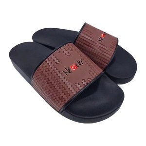 Claquettes d'extérieur confortables en PU, design personnalisé avec logo, pour hommes - Product Image 2