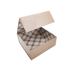 Caja de regalo plegable de cartón de lujo, color rosa mate, con cierre magnético. - Product Image 2