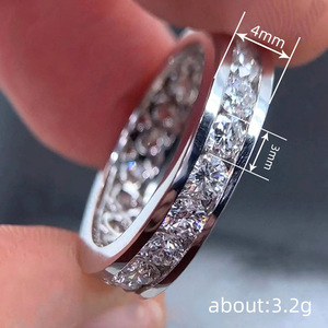 Anello con Accento di Cristallo Geometrico Circolare per Donne, Accessorio Minimalista alla Moda per Uso Quotidiano - Product Image 4