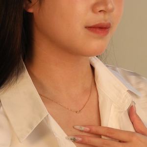 Collar de Moda Personalizado en Oferta, Joyería para Mujer, Zirconia, Chapado en Oro de 18K, Acero Inoxidable, Resistente al Agua, Colgante en Forma de Arco - Product Image 3