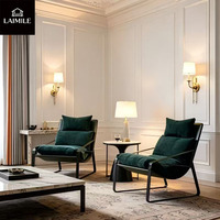 Fauteuil de loisirs rembourré de style nordique minimaliste avec structure en métal, confortable et rembourré, idéal pour la maison, l'appartement ou la réception.
