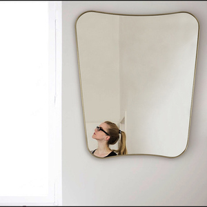 Specchio decorativo del pavimento dello specchio della parete di disegno dorato del bordo di forma irregolare minimalista moderno del metallo - Product Image 4