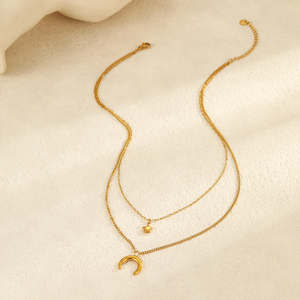 Collier double couche en acier inoxydable plaqué or 18 carats, motif lune et étoile, résistant au ternissement, pour femme - Product Image 5