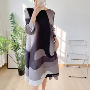 ชุดเดรสแฟชั่นพิมพ์ลายไล่ระดับสีแบบลำลองสำหรับผู้หญิงใส่ในตอนเย็น/เป็นทางการมีจีบขนาดพิเศษเอวธรรมชาติพร้อมส่งอย่างรวดเร็ว - Product Image 3