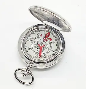 Montre de poche boussole antique, compss avec couvercle escamotable, boussole argentée avec couvercle