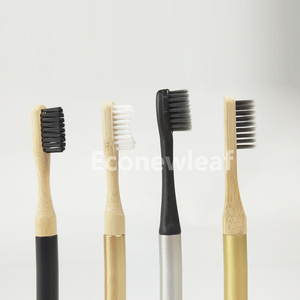 Cepillo de Dientes al por Mayor con Logotipo Personalizado OEM, Negro y Dorado, Mango de Aluminio, Cerdas 100% Vegetales, Ecológico - Product Image 3