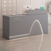 Meuble de réception personnalisé au design moderne pour salon de barbier Comptoir en bois blanc avec lumière LED