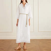 Robe de plage élégante personnalisée avec broderie de palmiers, col en V, manches 3/4, robe de plage pour femmes, robe de vacances, robe kaftan maxi blanche