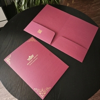 Carpeta de Presentación de Menú de Restaurante Personalizada con Estampado en Lámina Dorada, Color Rojo Vino, Tamaño A4, con Bolsillos, Impresión OEM, Marca Oufei, Fujian