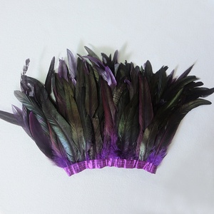 Frange de plumes de <span class=keywords><strong>coq</strong></span> teintées multicolores de 25-30 cm en gros pour costumes de carnaval, tenues, coiffes et <span class=keywords><strong>d</strong></span>écorations de cosplay - Product Image 3