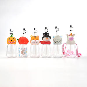 Cabeza de juguete de tiburón y fresa, vaso de plástico para batidos con tapa y paja, novedad de verano - Product Image 2