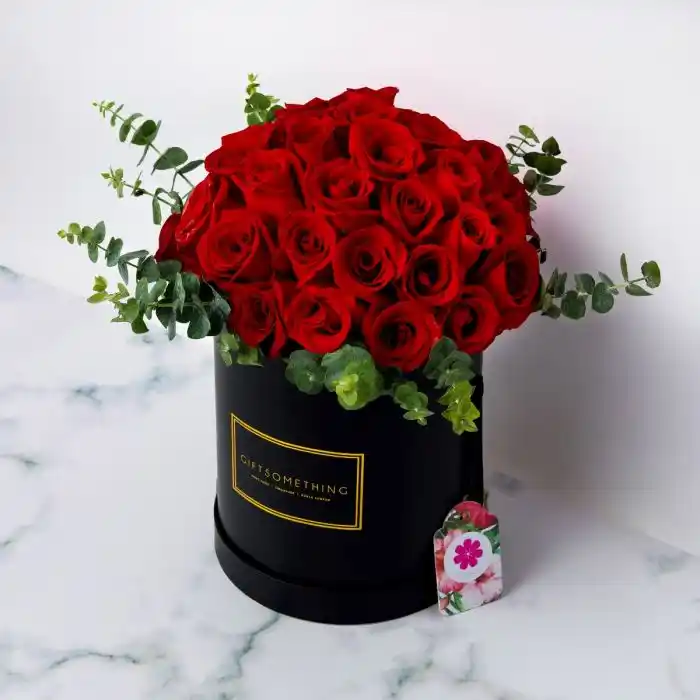 Source luxury round flower boxes for bouquets flower gifts box packaging  with logo on m.