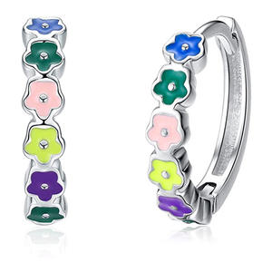 Orecchini a Cerchio con Fiore in Oro Bianco, Argento 925 con Incastonatura a Castone, Gioielli Carini da Donna per Uso Quotidiano - Product Image 1