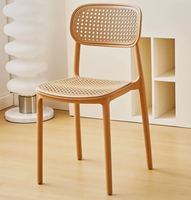 Chaises pour table à manger, chaise de salle à manger en plastique de conception italienne, chaise de salle à manger en rotin empilable, chaise de salle à manger en rotin pour l'extérieur