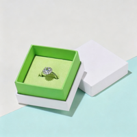 Boîte rigide pour collier avec insert floqué, boîte en papier à deux pièces (couvercle et base) pour l'emballage de pendentifs et de chaînes de bijoux