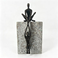 Figurine d'art abstrait moderne, statue de deux personnes tirant, en fonte, artisanat métallique fait main, décoration pour la maison, le bureau ou l'étagère