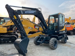 Mini-excavatrice compacte d'occasion Hyundai Corée 6 tonnes sur roues 60W 60Wvs, certifiée CE - Product Image 5