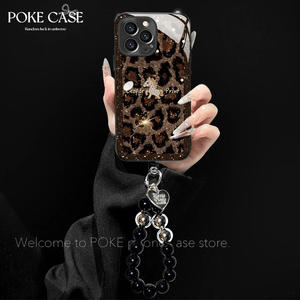 <span class=keywords><strong>Coque</strong></span> de téléphone en cuir de mouton plaqué verre léopard avec support et bracelet, <span class=keywords><strong>coque</strong></span> rigide de luxe antichoc, vente en gros pour Redmi K80 Pro - Product Image 2