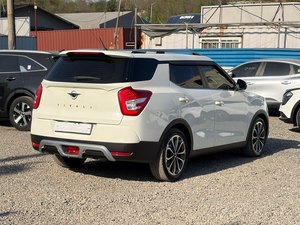 Ssangyong Tivoli Air Auto Diesel Compact SUV blanc 2017 propre, économique en carburant, voiture d'occasion coréenne abordable - Product Image 2