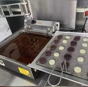 Máquina comercial semiautomática para hacer donas de flores, de acero inoxidable, con temperatura ajustable y certificación CE. - Product Image 4