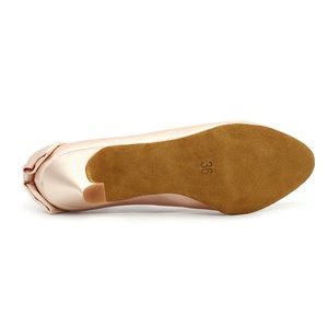 Nouveau dans la pompe de mariée en Satin pour femmes avec arc chaussures de danse de salon <span class=keywords><strong>BD</strong></span> chaton talon Jazz valse chaussures de danse latine Standard pour les femmes - Product Image 6