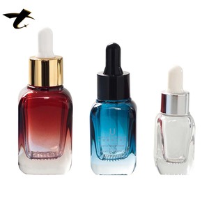 Bouteilles de parfum en verre personnalisées en gros, design carré à paroi épaisse avec pulvérisateur à fine brume pour la <span class=keywords><strong>parfumerie</strong></span> - Product Image 1