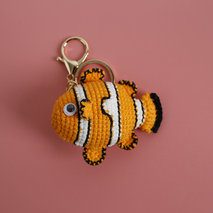 Poupées de poisson-clown tissées à la main, créatures marines exquises en laine au crochet, porte-clés poisson, jolis petits pendentifs animaux - Product Image 2
