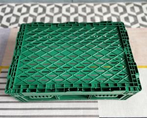 Customized <strong>Green</strong> Color Sturdy Reusable 500x330x170 mm Collapsible and Stackable Plastic Vented Type <strong>Storage</strong> <strong>Crate</strong> Basket