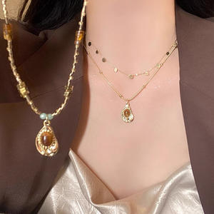 Collier géométrique rétro en résine marron Maillard, pendentif en pierre œil de tigre vintage pour femme, bijou esthétique, cadeau - Product Image 1