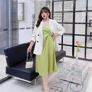 Vestido midi satinado con cuello en V y nudo Runqi N8014, cintura natural, asimétrico, transpirable, informal, para mujer, uso diario. - Product Image 4