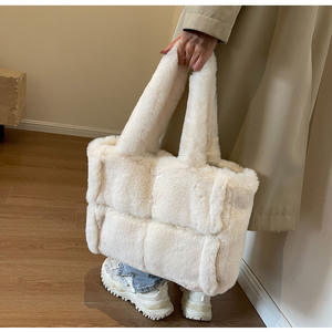 <span class=keywords><strong>2025</strong></span>新款定制仿皮草手提袋女士柔软冬季毛绒羊毛手提袋批发 - Product Image 5
