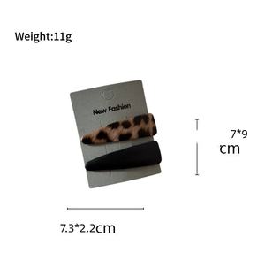 กิ๊บติดผมรูปสามเหลี่ยมลายเสือดาวเรียบง่าย กิ๊บหนีบผมด้านข้างทำจากหนังและผ้า แฟชั่นสำหรับผู้หญิง เครื่องประดับผมสุดหรู - Product Image 3