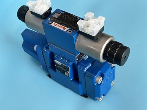 R901062025 4WRZ10W6-85-7X/6EG24N9TK4/D3M Distributeur directionnel proportionnel piloté par commande, 4WRZ 7X avec transducteur de position - Product Image 5