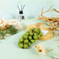 LEONOX Savon pour les mains en forme de raisin, naturel et biologique, à la vitamine C, fait main, aux huiles végétales et au beurre de karité, pour le corps et les mains, éclaircissant, vert/violet