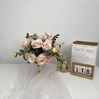 OEM/ODM Grande Composition Florale de Roses Artificielles en Soie Blanches de 50cm, 60cm, 70cm pour Centres de Table de Mariage