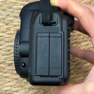 Appareil photo reflex numérique plein format <span class=keywords><strong>Canon</strong></span> <span class=keywords><strong>EOS</strong></span> <span class=keywords><strong>5D</strong></span> <span class=keywords><strong>Mark</strong></span> <span class=keywords><strong>II</strong></span> d'occasion, kit professionnel pour la photographie de portrait, de mariage, de voyage et en studio - Product Image 3
