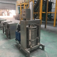 Machine a Moudre Le Manioc Eplucheuse, Rape, Presse a Déshydrater Dans La Chaine De Transformation D'attiéké Sur La Cote D'Ivost