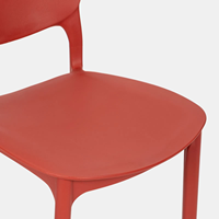 Chaise de salle à manger moderne en plastique rouge pour usage extérieur et commercial en villa, avec design léger, durable et imperméable