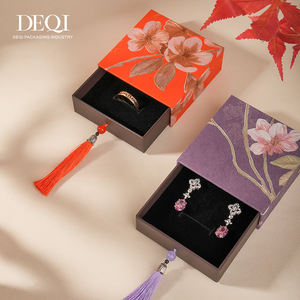 Boîte à bijoux de luxe personnalisée avec logo, en carton rigide, à tiroir coulissant, avec pompon, en tissu brocart de soie, emballage cadeau pour bracelet - Product Image 1