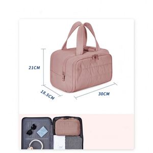 Sac de Voyage Matelassé Imperméable de Luxe Grande Capacité pour Femmes, Trousse de Maquillage et Organisateur de Cosmétiques avec Fermeture Éclair – Vente en Gros - Product Image 2