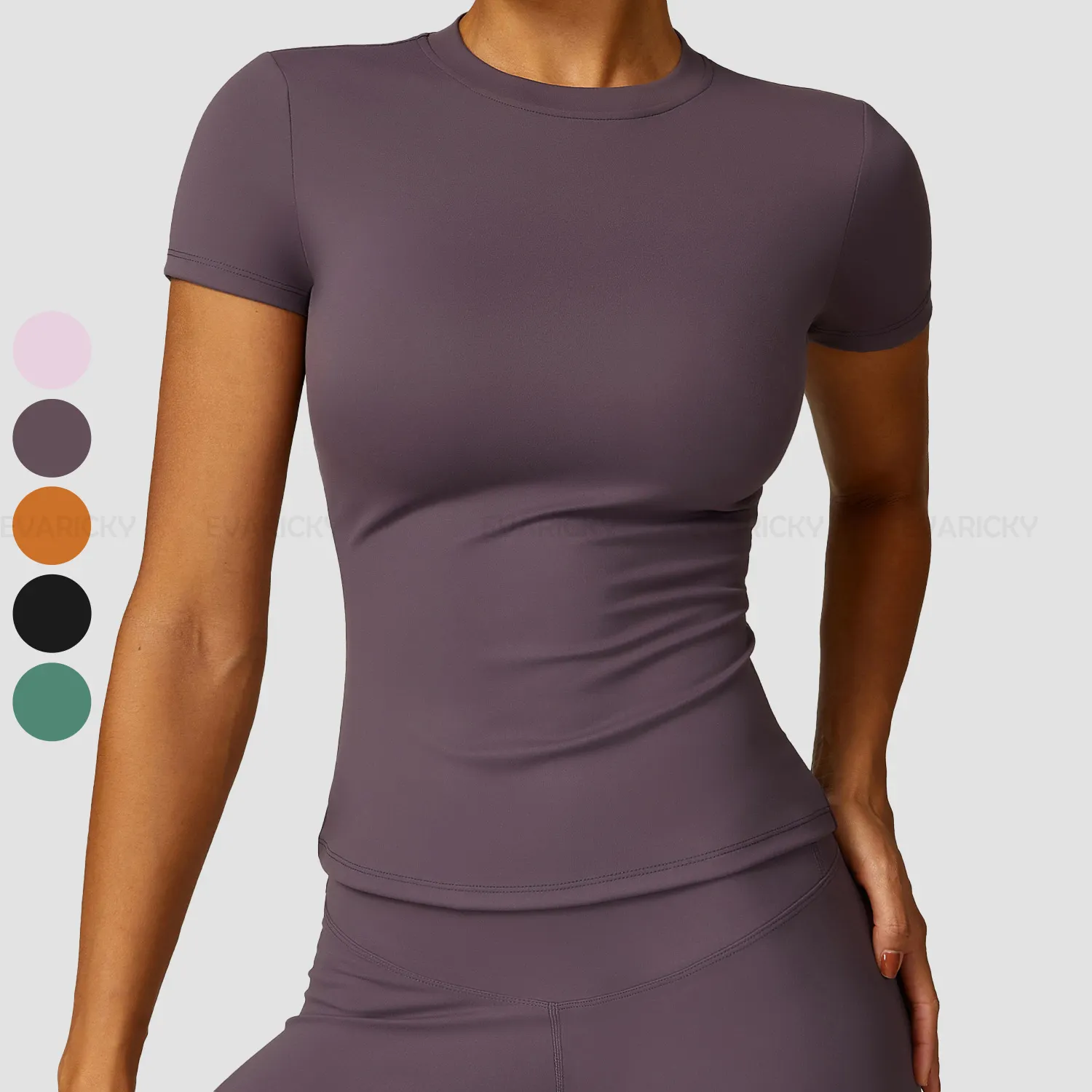 गर्म बिक्री ग्रीष्मकालीन लोकप्रिय उत्पाद 2024 महिला आकार खाली सादा टी-शर्ट ग्रीष्मकालीन नई महिला फैशन कपड़े खेल टीशर्ट छोटी आस्तीन