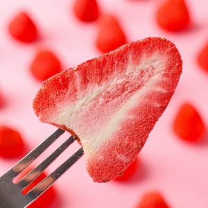 Le fette di fragola sono un tipo di frutta liofilizzata che la gente ama mangiare. Preservano il sapore delle fragole. - Product Image 4