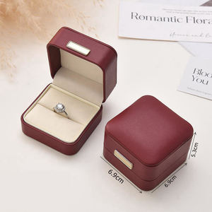 Caja de Joyería Rectangular Roja de Lujo en Cuero PU Ecológico con Forro de Terciopelo para Almacenamiento y Exhibición de Collares y Anillos de Alta Gama - Product Image 5