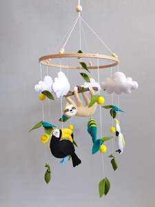 Loro juguetes móvil selva animales amigos cacatúa camaleón perezoso tucán bebé cuna móvil suave juguete colgante con aro de madera - Product Image 3