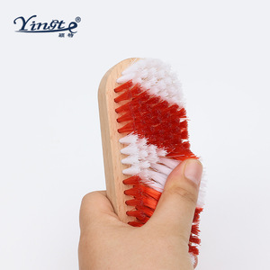 Brosse à chaussures en bois massif Yinste avec poils en PP rouge et blanc pour l'élimination des taches - Product Image 2