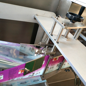 เครื่องบรรจุซิปมีมอเตอร์สไลด์แนวนอนอัตโนมัติฟิล์มพลาสติกหลายช่องควบคุมผ่านการรับรอง CE ISO9001 - Product Image 3