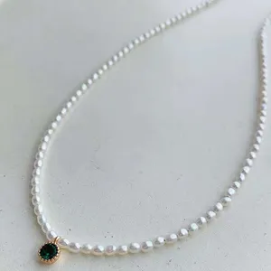 Super popular exquisite emerald with 4-5MM freshwater rice-shaped pearl necklace small emerald pendant pearl necklace