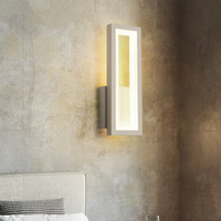 Lampes murales modernes pour la maison, lampes murales linéaires en fer LED carrées pour chambre à coucher, lampes murales de luxe pour chevet