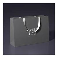 Sac en papier d'art personnalisé avec poignée en coton et ruban, imprimé logo mode, pour vêtements de luxe, fourrures, chaussettes et emballage shopping