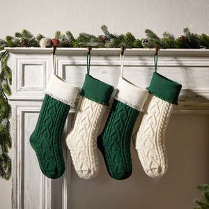 Nueva llegada Cable grande tejido Borgoña verde y marfil colgando 18 pulgadas medias de <span class=keywords><strong>Navidad</strong></span> con flecos <span class=keywords><strong>en</strong></span> los puños - Product Image 3